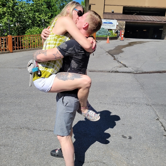 Meet your Posher, Christina - Picture 3 of 4